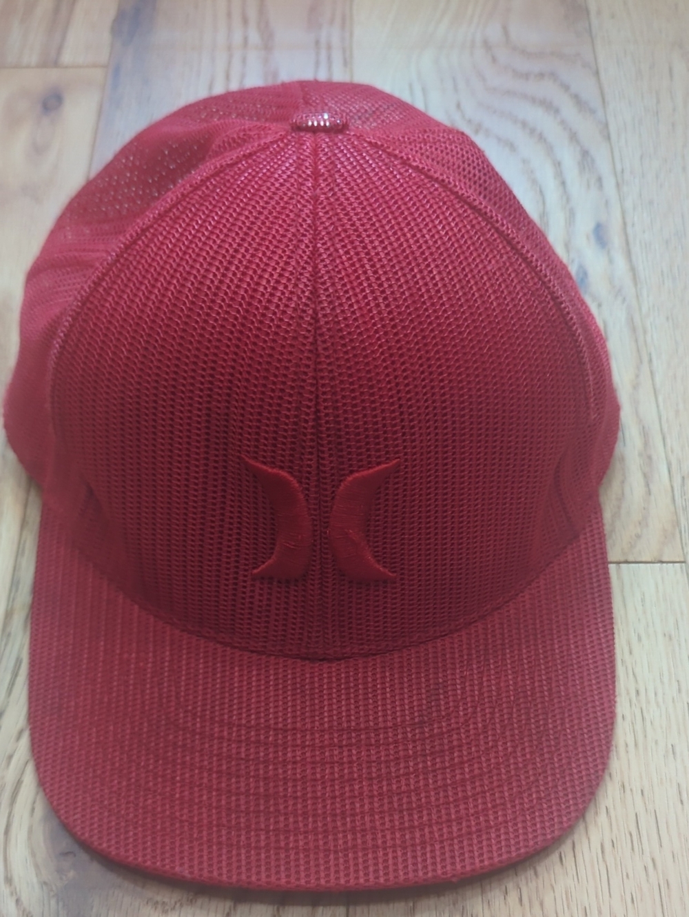 Hurley. Red Mesh Trucker Snapback Cap. Flawed***
